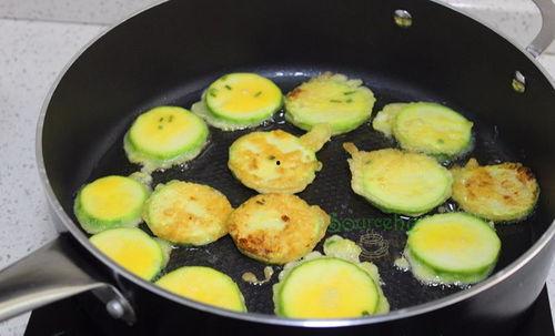 贵阳吃瓜加辣椒,贵阳吃瓜新风尚