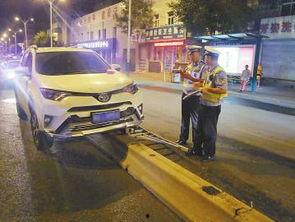 吃瓜看护栏,吃瓜群众视角下的护栏奇观