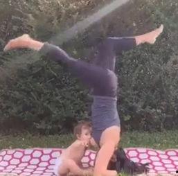 周姐倒立吃瓜,挑战极限展现独特魅力