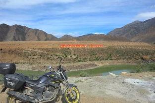 摩旅第三天晴晴路边吃瓜,路边瓜香四溢，共享美好时光